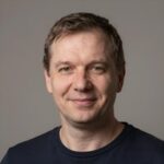 Улыбающийся эксперт Unblocked Games Free, подтверждающий прозрачность методологии рейтингов онлайн-казино для новичков